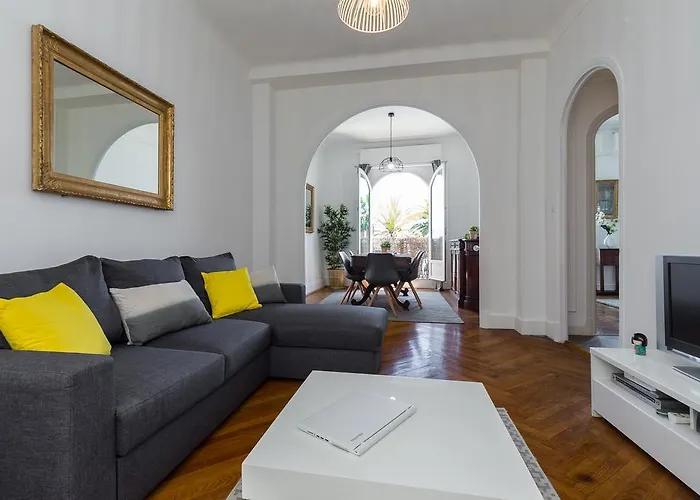 Beautiful Apartment By The Sea Front