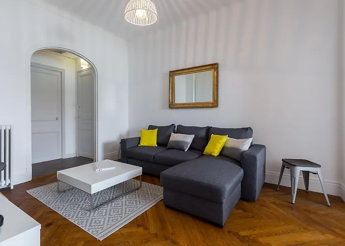 Beautiful Apartment By The Sea Front